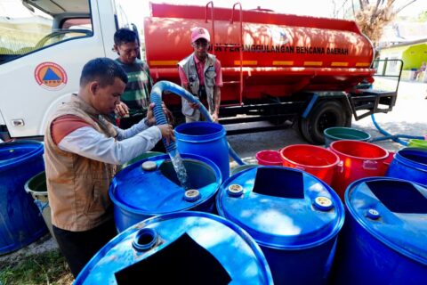 Pemprov Sulsel Salurkan Air Bersih untuk Warga Terdampak Kekeringan di Maros