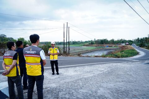 Tinjau Progres Jalan di Pinrang-Enrekang, Gubernur Sulsel: Ruas Paleteang-Malimpung Semakin Mantap