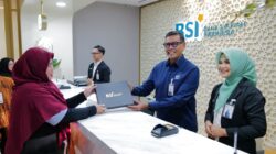 Peringati Harpelnas, Dirut BSI Sambut dan Layani Nasabah Dengan Sepenuh Hati