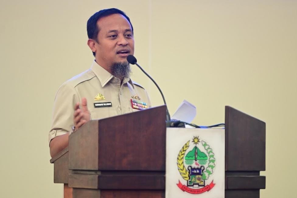 Gubernur Sulsel Andi Sudirman Sulaiman beri keterangan terkait penunjukan Wabup untuk jalankan Pemkab Gowa usai penetapan tersangka Bupati Gowa.