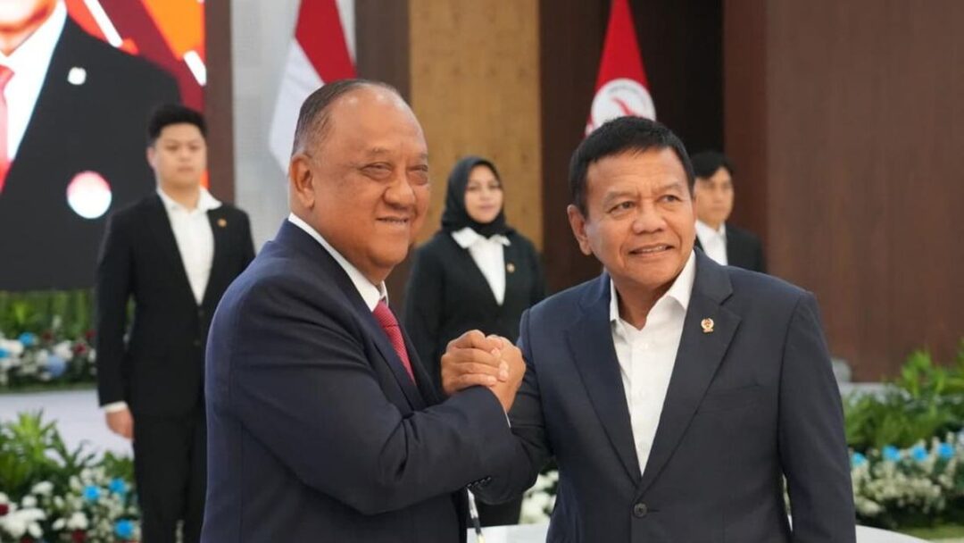 Ketum KONI Pusat Marciano Norman bersama Ketum PB ESI periode 2026–2030 Muhammad Herindra usai acara pengukuhan pengurus PB ESI di Jakarta.