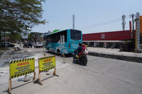 Jalan Aroepala Makassar-Gowa Mulai Dibuka, Beton Tunggu Masa Pematangan