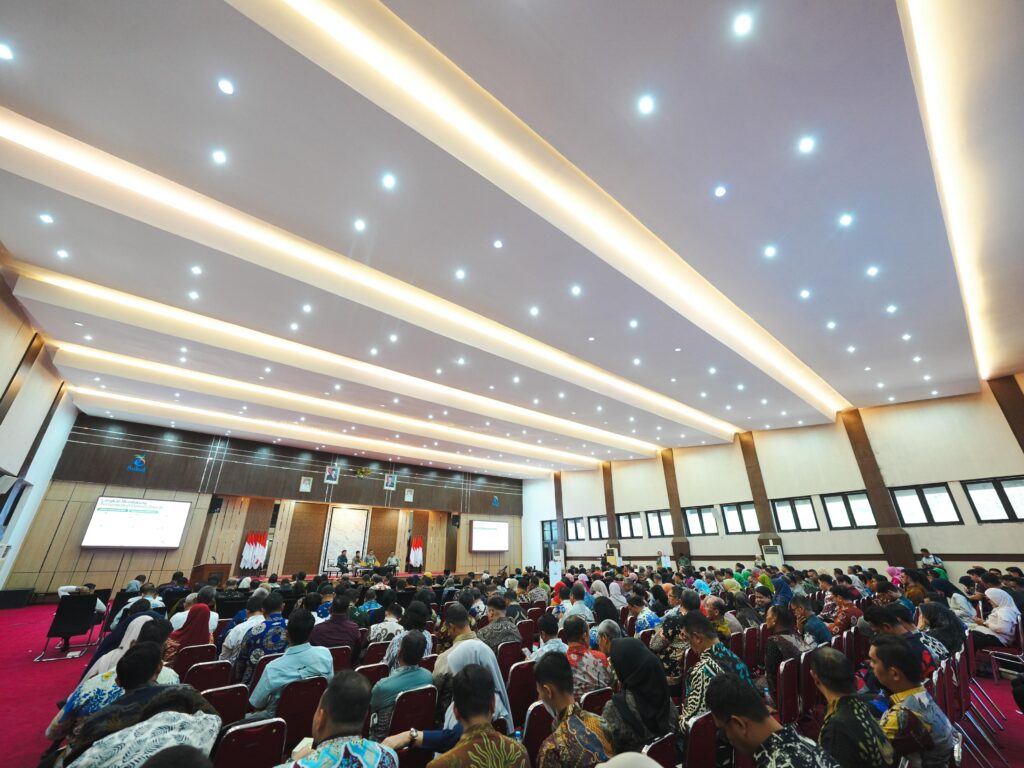 Rakor Percepatan Pertumbuhan Ekonomi se-Sulawesi digelar di Ruang Pola Kantor Gubernur Sulsel dengan dihadiri kepala daerah dan instansi terkait.