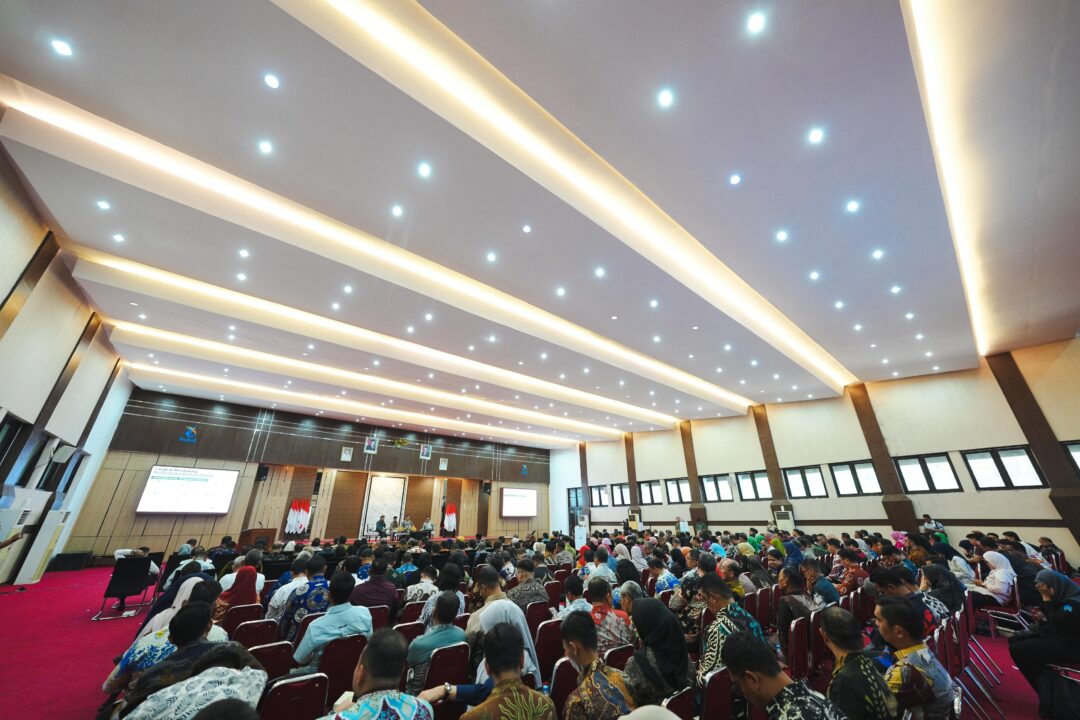 Rakor Percepatan Pertumbuhan Ekonomi se-Sulawesi digelar di Ruang Pola Kantor Gubernur Sulsel dengan dihadiri kepala daerah dan instansi terkait.