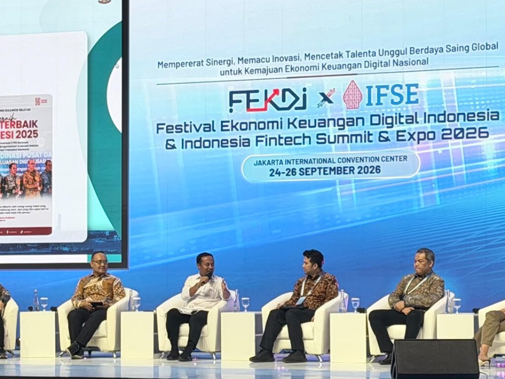 Gubernur Sulsel Andi Sudirman Sulaiman memaparkan implementasi ekonomi digital daerah pada FEKDI x IFSE 2026 di JICC, Jakarta, Kamis (24/9/2026).