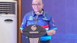Hadapi Perkembangan Teknologi, Wamenaker Tekankan Peningkatan Kompetensi Teknisi Ponsel