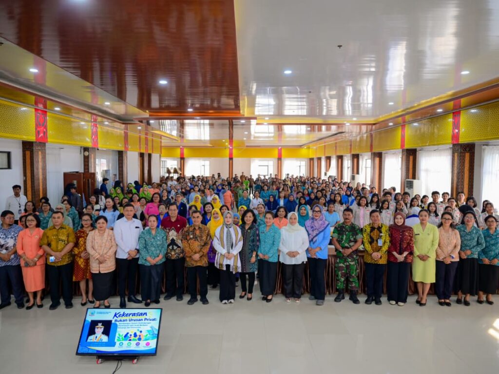 Wagub Sulsel Fatmawati Rusdi memberikan arahan pada Sosialisasi Pencegahan Kekerasan Perempuan dan Anak di Tana Toraja, Sabtu (26/9/2026).