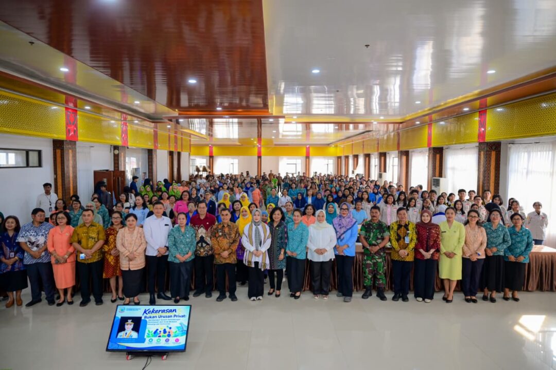 Wagub Sulsel Fatmawati Rusdi memberikan arahan pada Sosialisasi Pencegahan Kekerasan Perempuan dan Anak di Tana Toraja, Sabtu (26/9/2026).