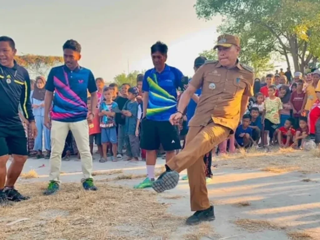 Camat Sangkarrang Buka Turnamen Sepak Bola Usia Anak di Kodingareng