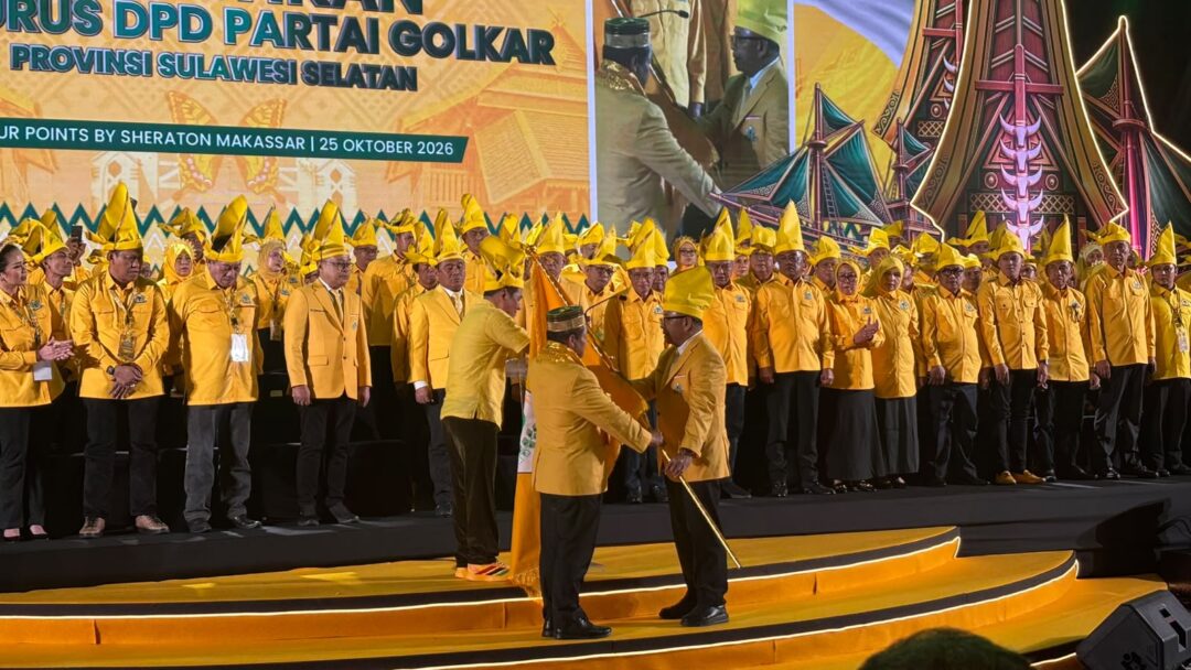 Ilham Arief Sirajuddin mengikuti prosesi pelantikan pengurus DPD Partai Golkar Sulawesi Selatan periode 2025–2030 di Makassar.