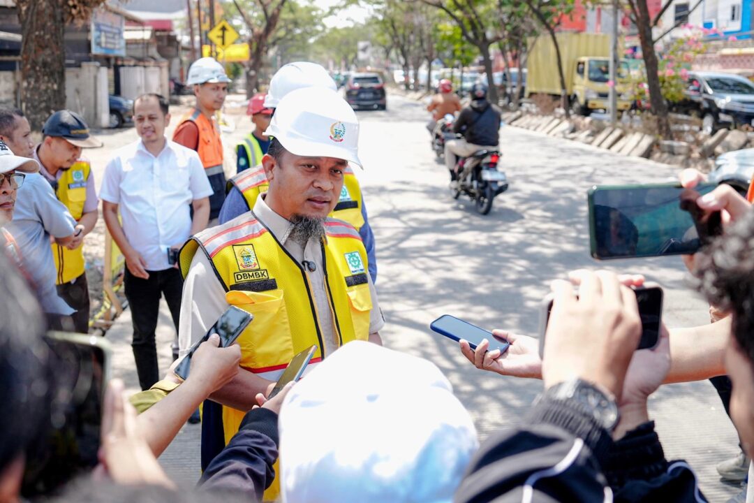 Gubernur Sulsel berkoordinasi dengan Balai Jalan untuk perbaikan jalan samping Tol Sutami Makassar.