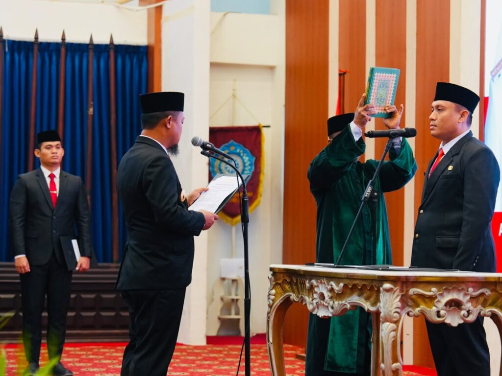 Andi Winarno Eka Putra resmi dilantik sebagai Pj Sekda Sulsel oleh Gubernur Andi Sudirman Sulaiman untuk memperkuat koordinasi pemerintahan.