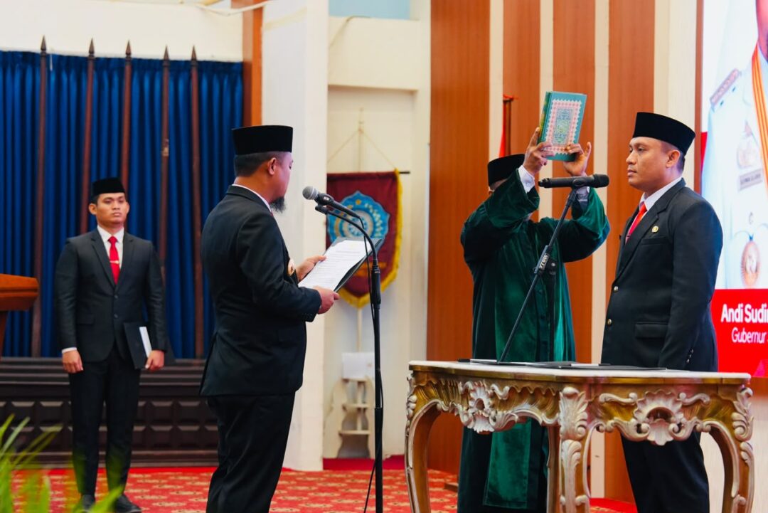 Andi Winarno Eka Putra resmi dilantik sebagai Pj Sekda Sulsel oleh Gubernur Andi Sudirman Sulaiman untuk memperkuat koordinasi pemerintahan.