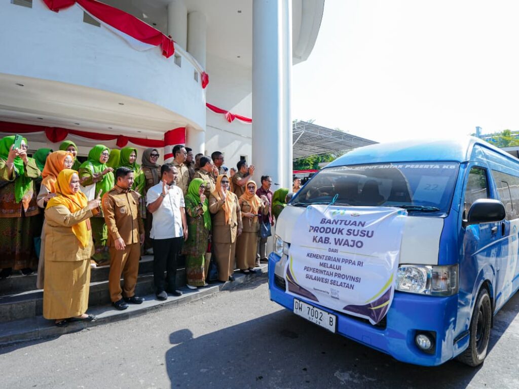 Gubernur Sulsel Andi Sudirman Sulaiman melepas distribusi 5.000 boks bantuan susu untuk anak di 24 kabupaten/kota se-Sulawesi Selatan.