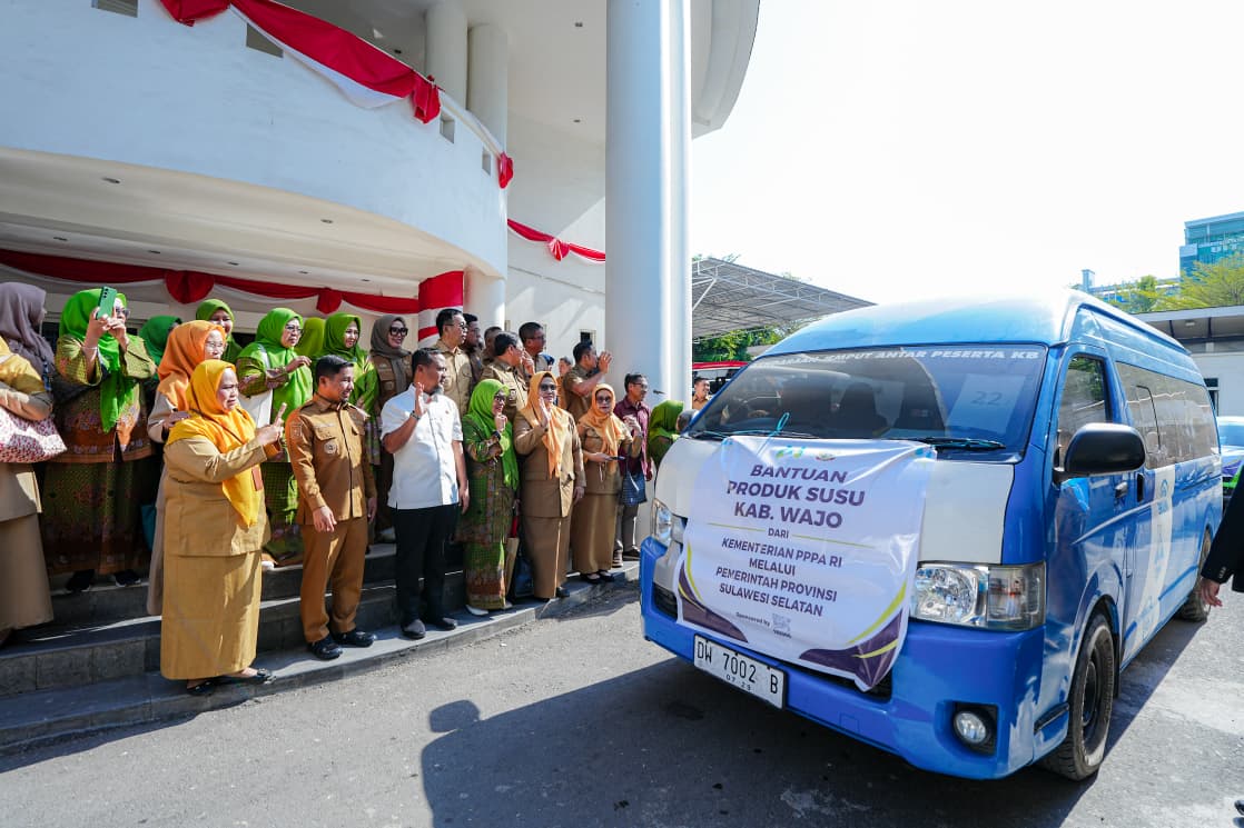Gubernur Sulsel Andi Sudirman Sulaiman melepas distribusi 5.000 boks bantuan susu untuk anak di 24 kabupaten/kota se-Sulawesi Selatan.