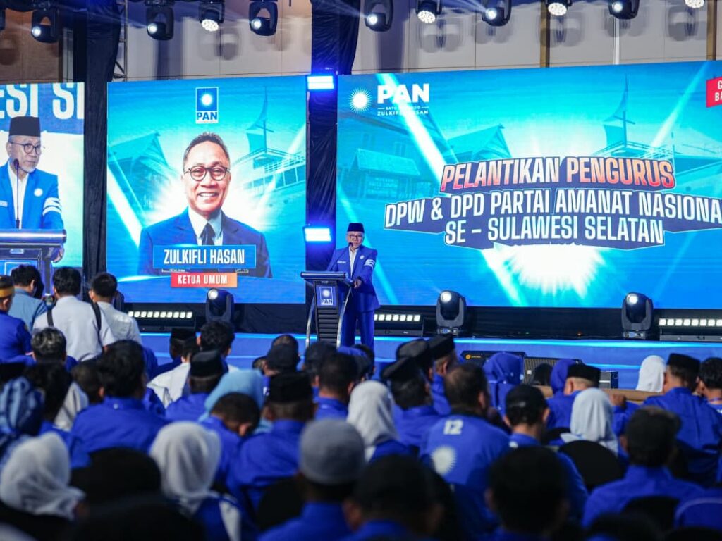 Gubernur Sulsel Andi Sudirman Sulaiman menghadiri pelantikan pengurus PAN bersama Zulhas di Hotel Claro Makassar, Rabu (7/10/2026).