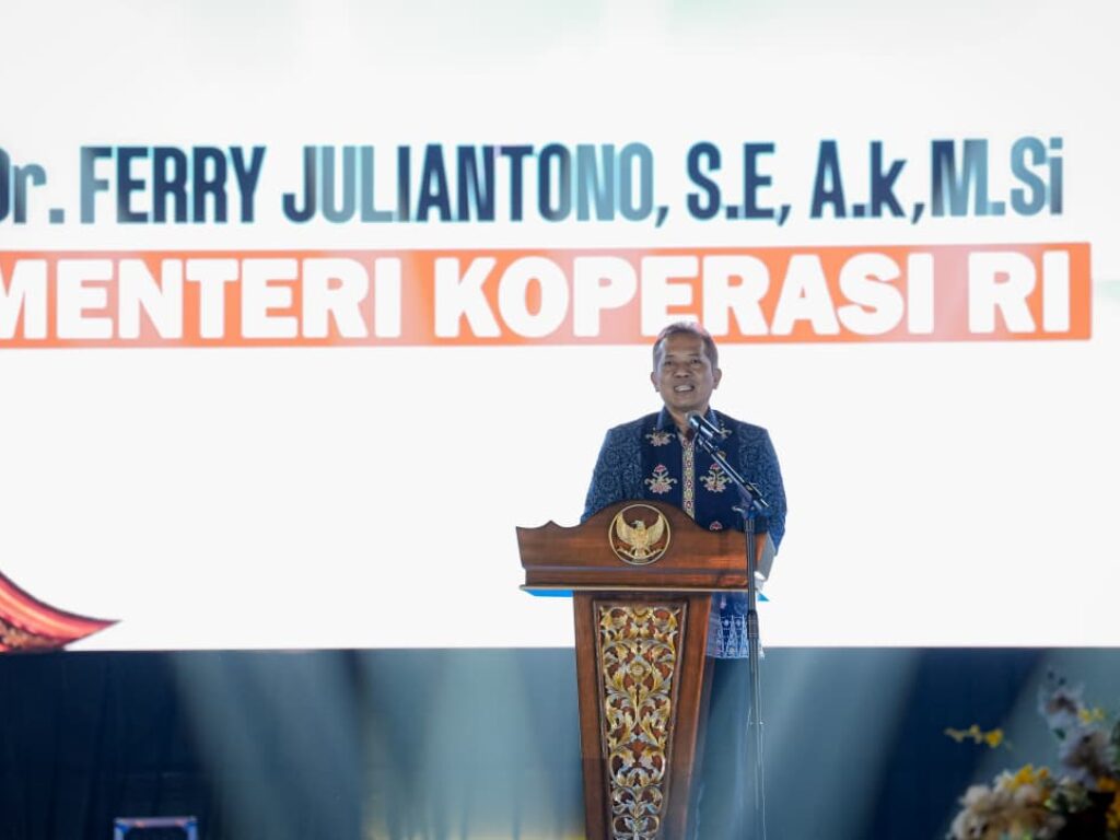Menkop Ferry puji kekompakan Gubernur Andi Sudirman di Harkopnas Luwu Timur, Sabtu (10/10/26), siap jadikan Sulsel pilot project.