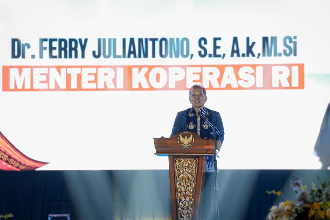 Menkop Ferry puji kekompakan Gubernur Andi Sudirman di Harkopnas Luwu Timur, Sabtu (10/10/26), siap jadikan Sulsel pilot project.