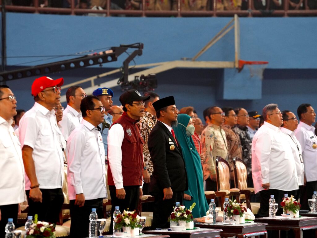 Ketua TP PKK Sulsel Naoemi Octarina Sudirman menghadiri peresmian Sekolah Rakyat di GOR Sudiang, Makassar.