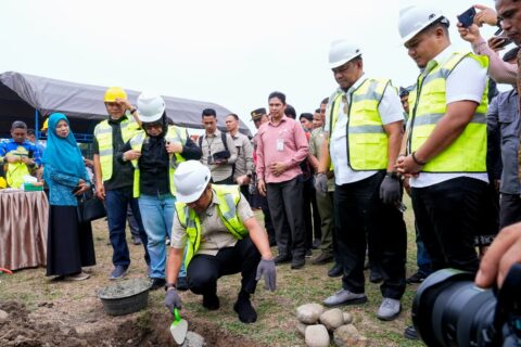 Gubernur Andi Sudirman Groundbreaking Revitalisasi Lapangan Sepak Bola Pallempang Luwu
